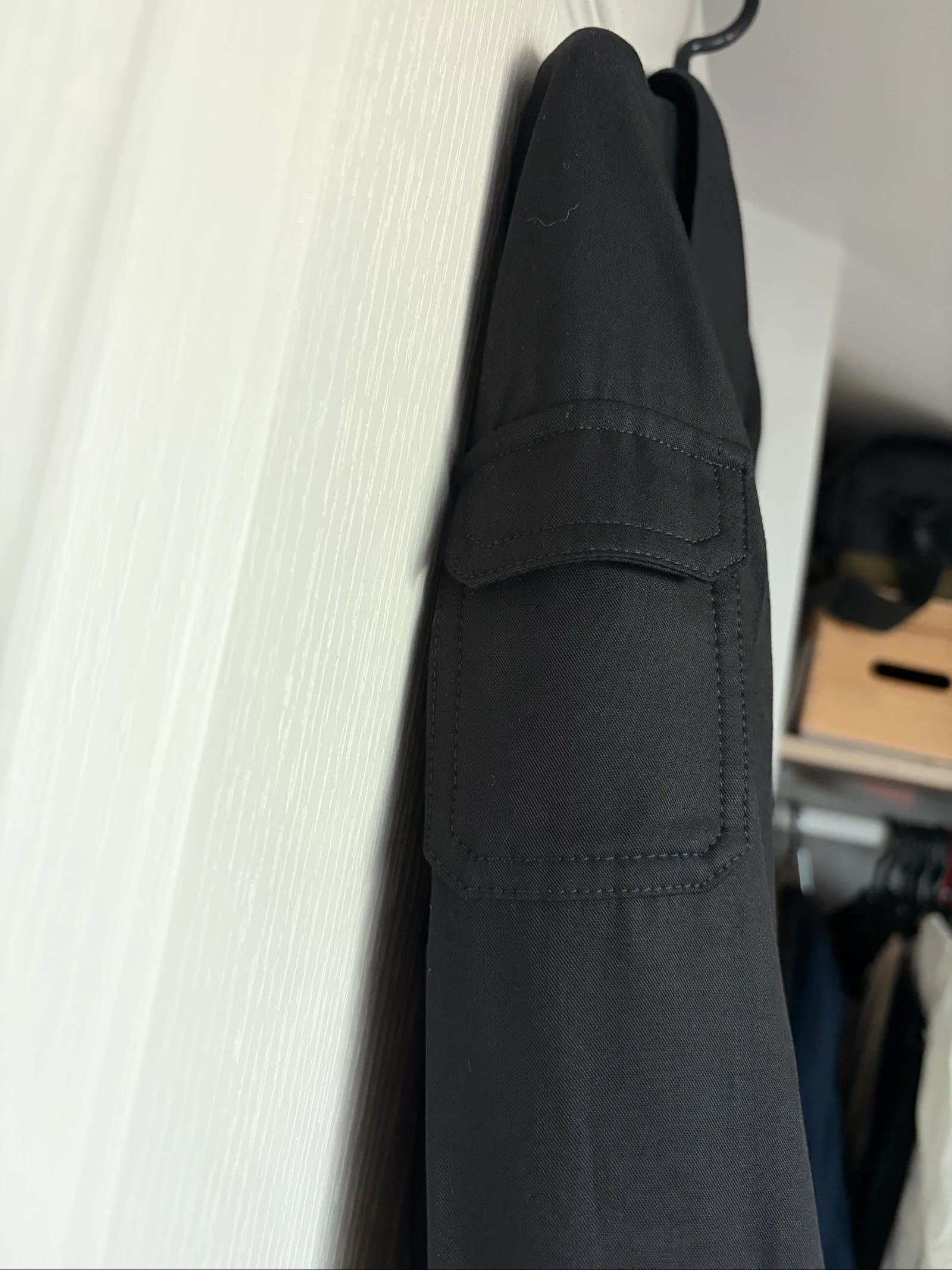 O Blazer ceinturé preto em Lyocell da Kooples Paris – Tamanho 34 – photo 5